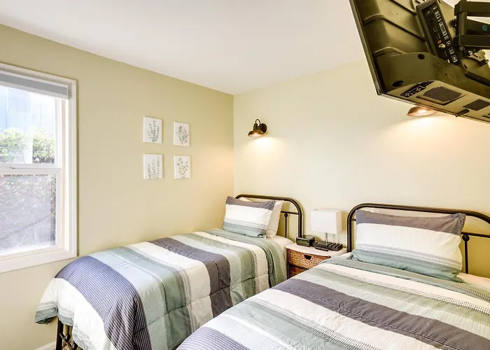Bandon Beach House Rental: Walk To Downtown!