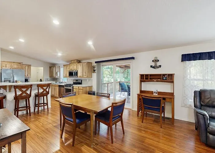 Dog-Friendly Single-Level Home With Ramp Entry Access Firepit W&D And Wifi