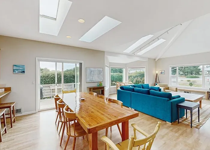 Charming Home With Wifi Deck & Grill - 1 Block To The Beach
