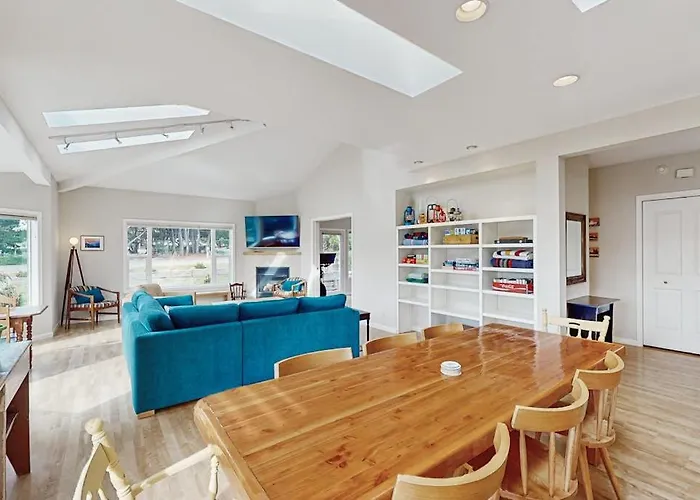 Charming Home With Wifi Deck & Grill - 1 Block To The Beach
