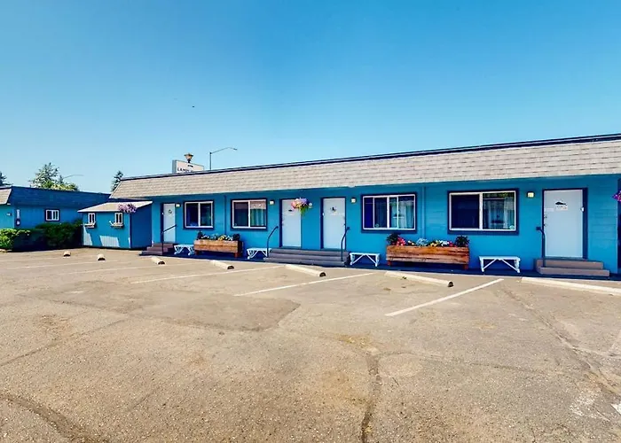 Retro-Chic Beach Room With Fast Wifi - Walk To Downtown Shops & Eateries